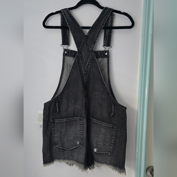 Abercrombie denim overalls/shorts. Black distressed Excellent Condition. Size S - Picture 6 of 13